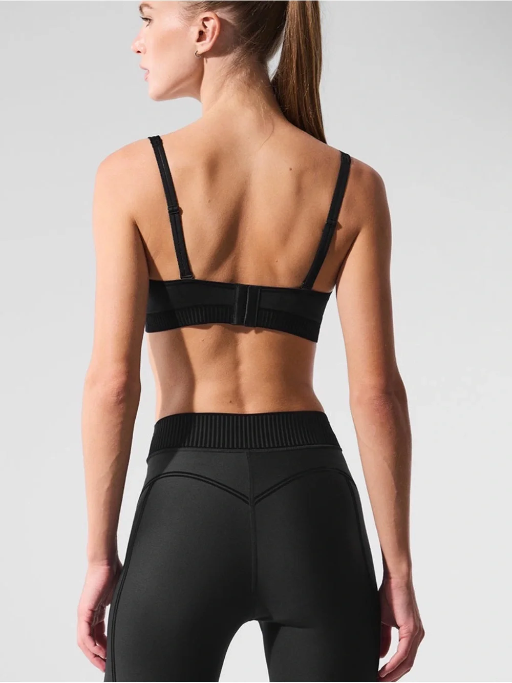 ALO Yoga minimal scoop